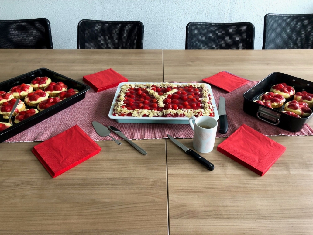 Tag des Erdbeertörtchens bei Valyue